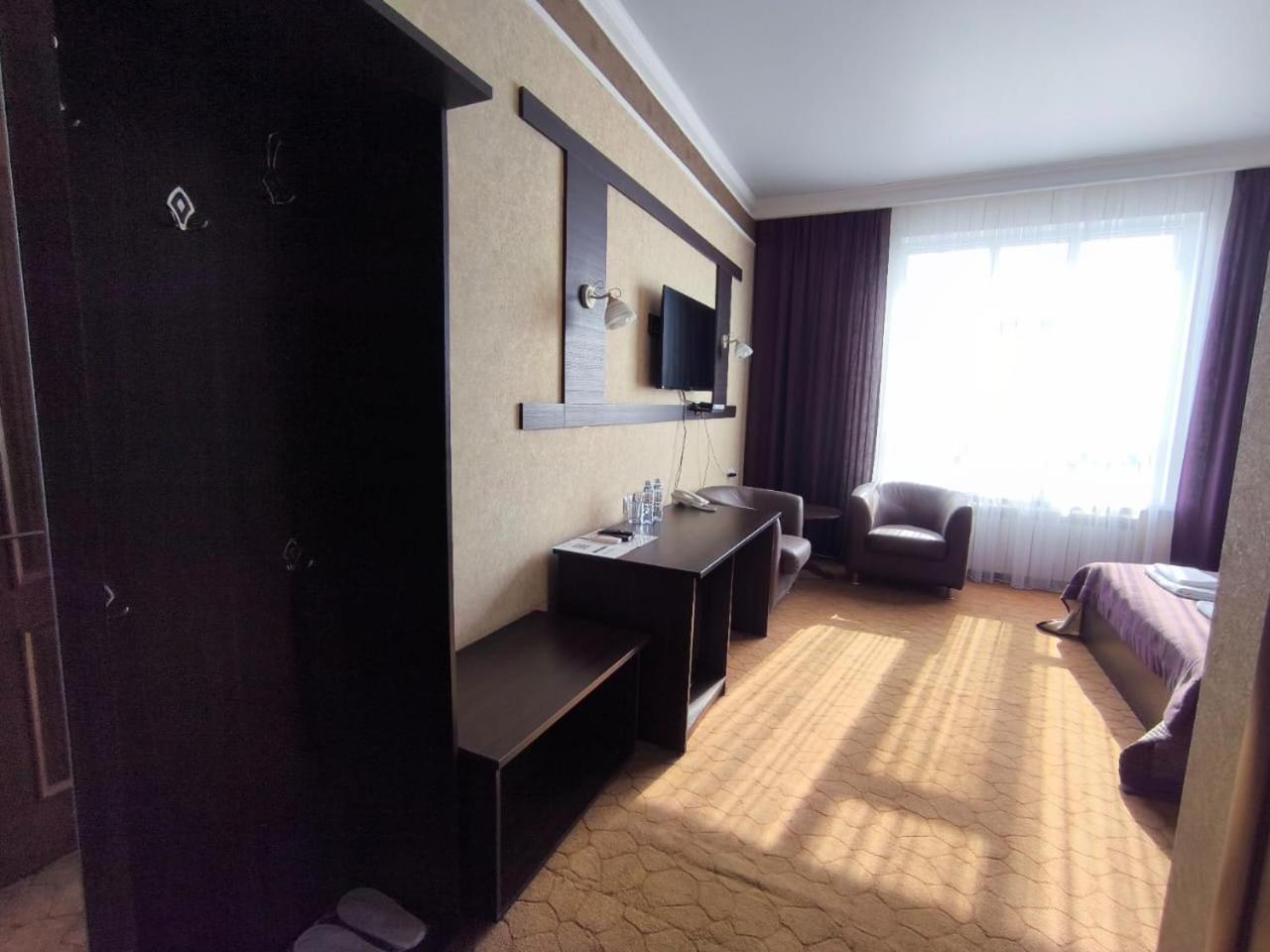 Pride Hotel Taraz Exterior photo