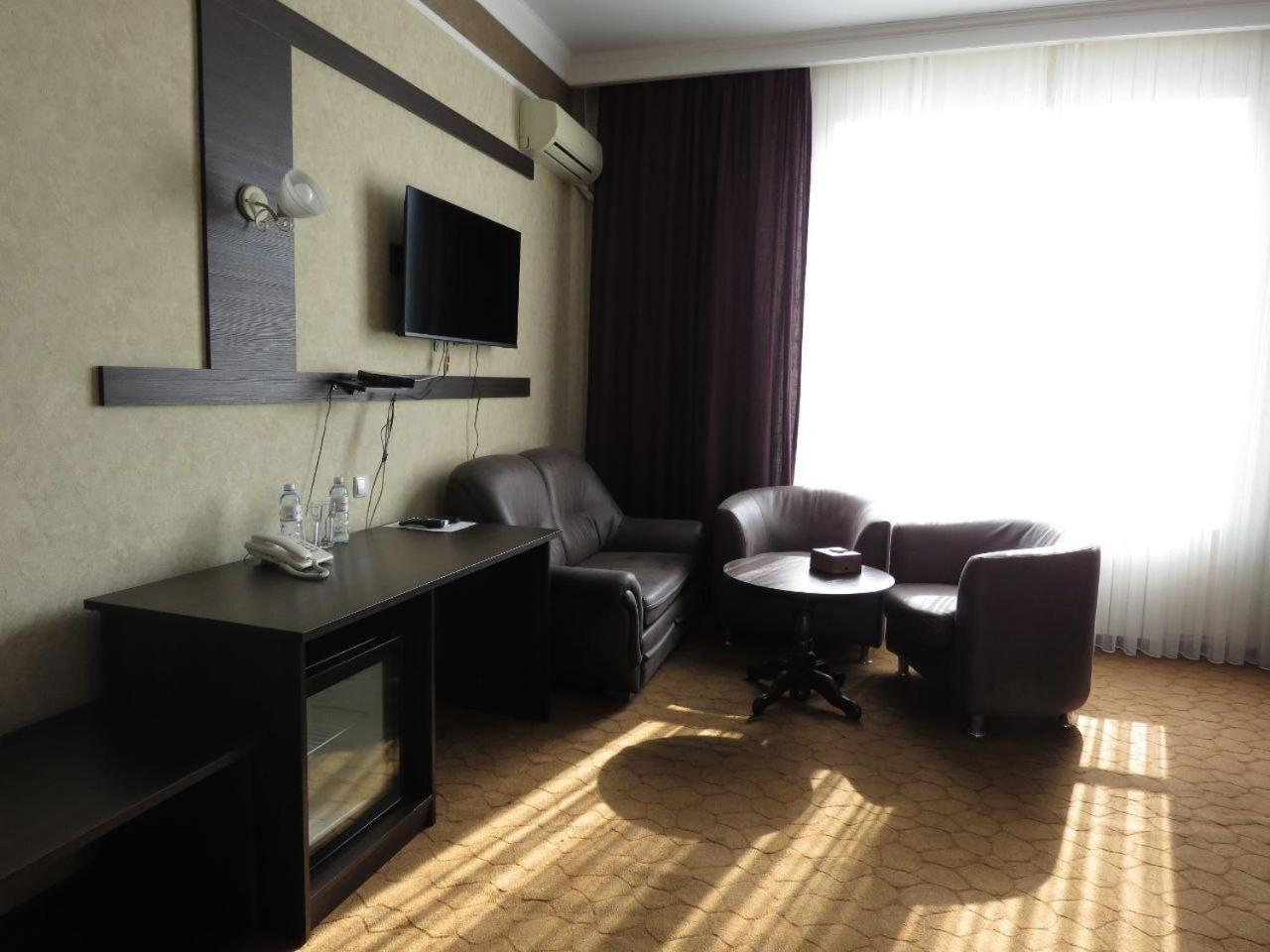 Pride Hotel Taraz Exterior photo